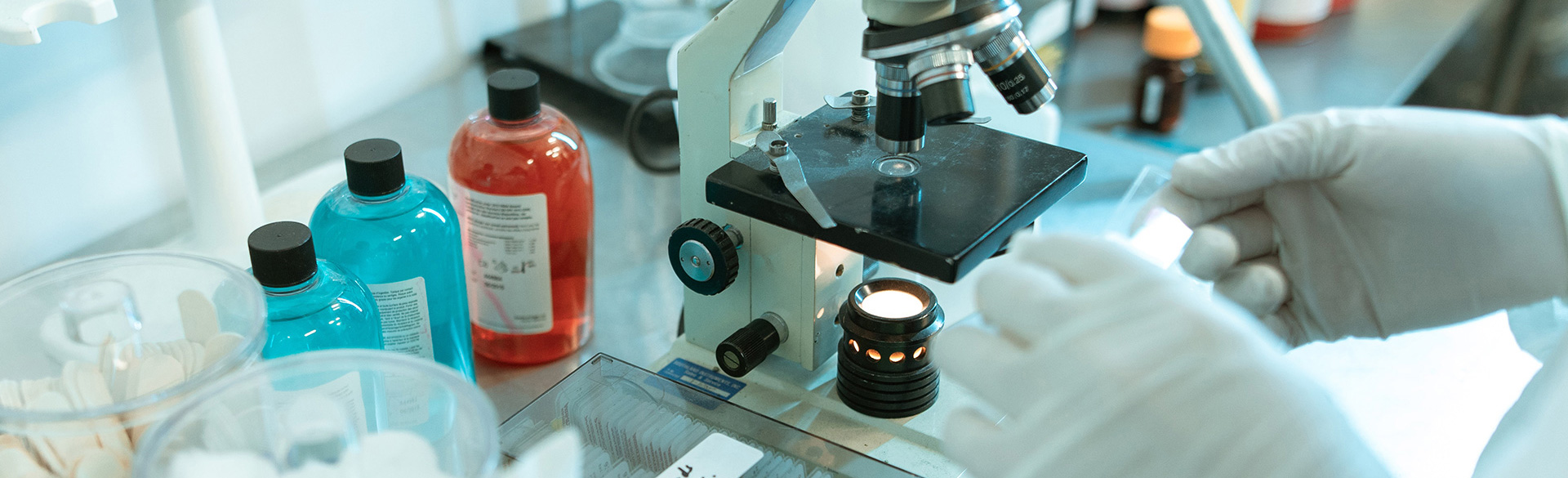 Lab testing microscope